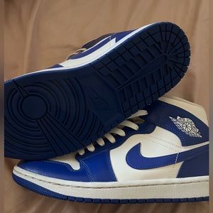Air Jordan 1 Mid Kentucky Blue